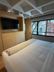 Praga Suites 1 New 1BR Fast WiFi Great Location