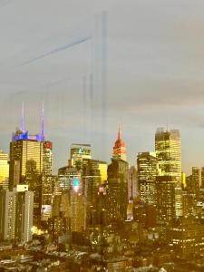 MIDTOWN HIGH FLOOR MOST STUNNING PANORAMIC CITY VIEW CORNER 2BR APt