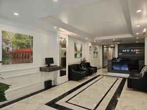 Moon Luxury Hotel