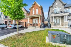 Calm Brampton Home Family Friendly Sleeps 8