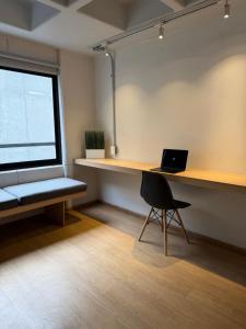 Praga Suites 4 Cozy 1BR Great Location Fast WiFi