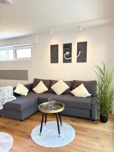 Design Suite mit Terrasse und Parkplatz in Böblingen