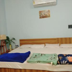 Shreeram Home Stay Budget AC Rooms WiFi & Parking Near Temple