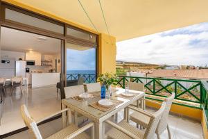 Blue Horizon Seaside Home in Puerto de Santiago