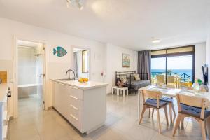 Blue Horizon Seaside Home in Puerto de Santiago