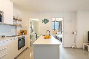 Blue Horizon Seaside Home in Puerto de Santiago