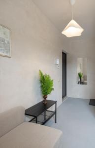 Bright 1BR Nordic Boho 18, Private Parking & Self Check-In