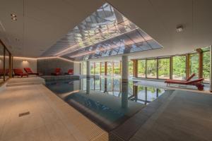 Le Cristal GM11 Mountain View, Pool, Private Sauna & Parking - Happy Rentals