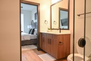 Alease Luxe Retreat Luxury 2BR Sleeps 4