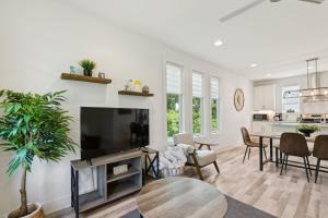 Modern Townhouse close to Broadway