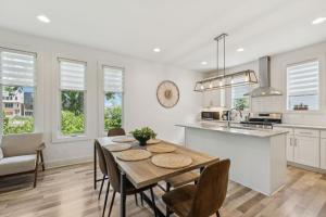 Modern Townhouse close to Broadway