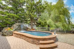 Canal-Front Backyard Oasis! Jersey Shore Retreat