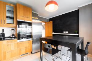 Exquisite Townhouse in Lisbon City Center- PRIVATE GARAGE & TERRACE