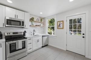 Near EMU & Ann Arbor - King Bed, AC & WiFi
