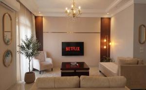 Spacious Premium Royal-Style near Waterway-Garden View 25 min to Airport