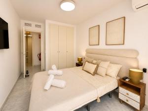 Apartamento con terraza y piscina en Puerto Marina - MISTRAL