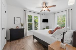Depot Town 2BR Townhouse - Workspace and Sleep 4