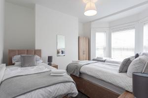 Spacious Comfortable Home With Free Parking