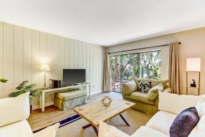 2060 Beach Wood