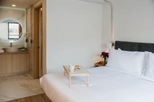 Praga Suites 8 Stylish 1BR Fast WiFi Great Light