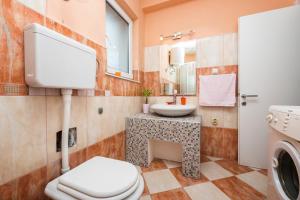 Apartments with parking space Kastel Stafilic, Kastela - 27426