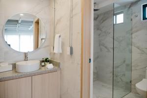 Praga Suites 10 King Bed, Fast WiFi & Comfort