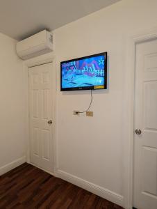 Prime location, AC & easy Road access