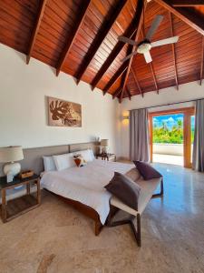 Las Palmas Luxury Golf Villa 4-BR Getaway