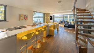 5 Bed in Ambleside oc-lr144