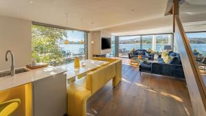 5 Bed in Ambleside oc-lr144