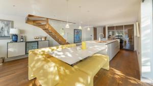 5 Bed in Ambleside oc-lr144