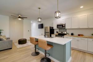 Near Dtwn & UT! Updated Knoxville Apartment