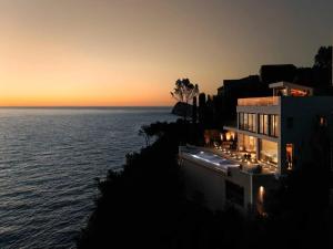 Frontline Villa With Breathtaking Sea Views