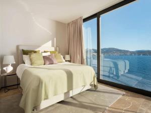 Frontline Villa With Breathtaking Sea Views