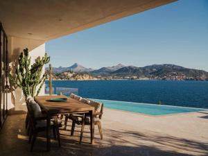 Frontline Villa With Breathtaking Sea Views