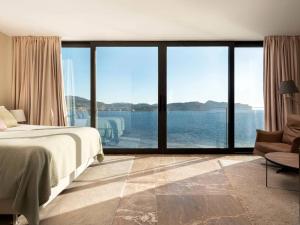 Frontline Villa With Breathtaking Sea Views