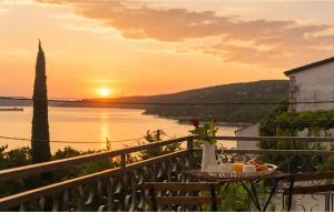 3 Bedroom Beautiful Home In Jadranovo