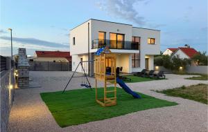 4 Bedroom Luxurious Home In Raslina