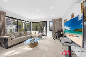 MetaWiseBnB Bondi Junction Penthouse style apartment