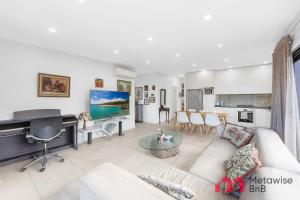 MetaWiseBnB Bondi Junction Penthouse style apartment