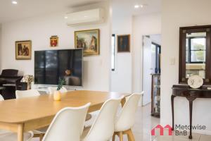 MetaWiseBnB Bondi Junction Penthouse style apartment