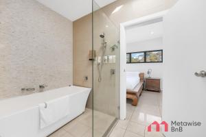 MetaWiseBnB Bondi Junction Penthouse style apartment
