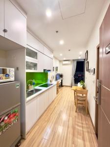 Elegant Relaxing Apartment with Comfortable Bed at Green Bay Hanoi Area