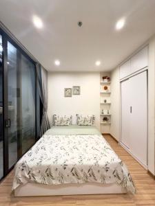 Elegant Relaxing Apartment with Comfortable Bed at Green Bay Hanoi Area