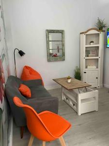 Vintage, 2 bedrooms and garage close to everything