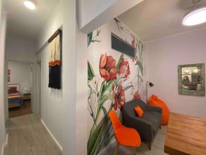 Vintage, 2 bedrooms and garage close to everything