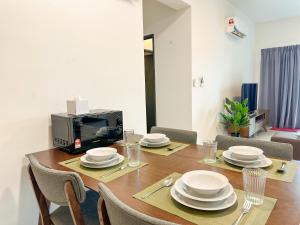Cozy Home Emira Residence 1205