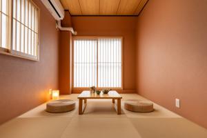 3 Bedrooms House for 6, Limousine bus to Haneda Airport, Direct bus to Disney, 2-minute walk to the station, 2 toilets, Netflix