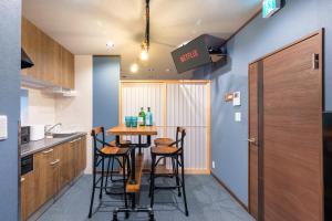 3 Bedrooms House for 6, Limousine bus to Haneda Airport, Direct bus to Disney, 2-minute walk to the station, 2 toilets, Netflix