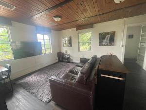 Hotel-Style Private Suite-Lake View-Gardens